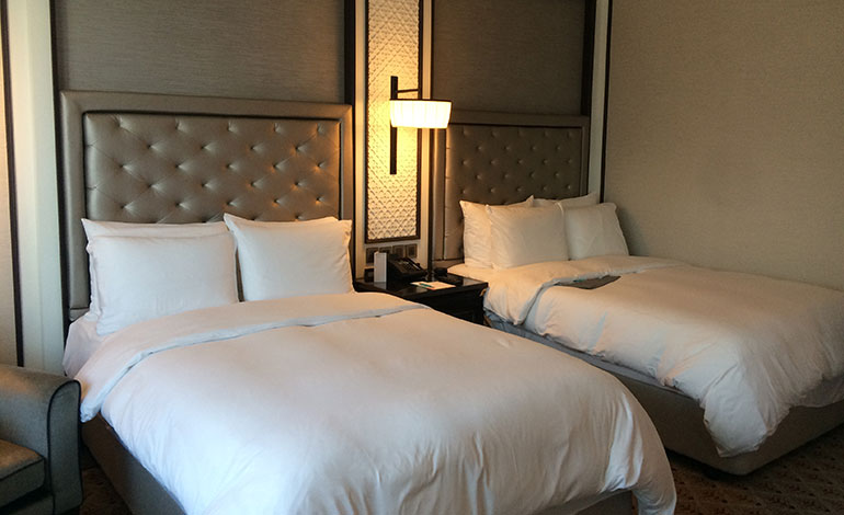 Plaza Athénée bedroom