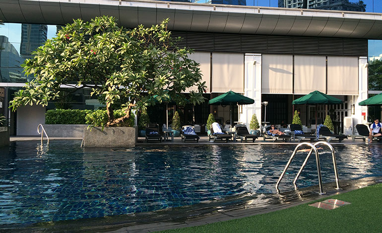 Plaza Athénée pool