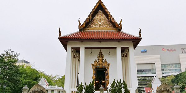 วัดปทุมวนารามราชวรวิหาร (BTS สถานีสยาม)