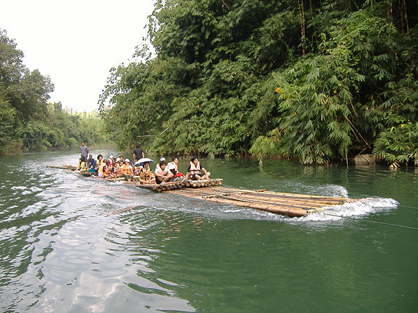 ล่องแพไฮโซ