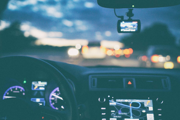 อุปกรณ์ที่เราควรมีติดรถ เมื่อต้องเดินทางไกล