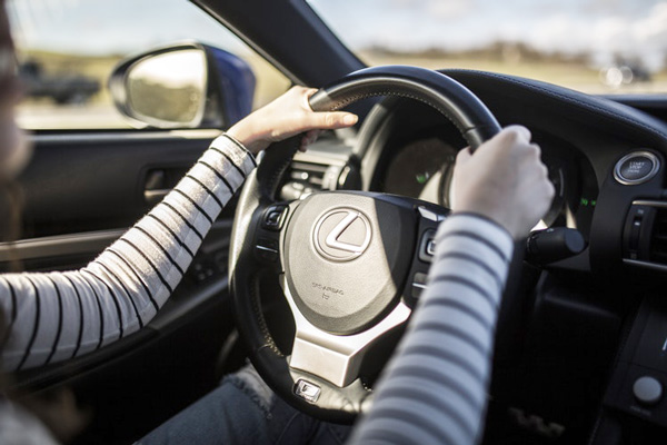 รวบรวมที่เรียนขับรถยนต์โดยไม่ต้องไปสอบ