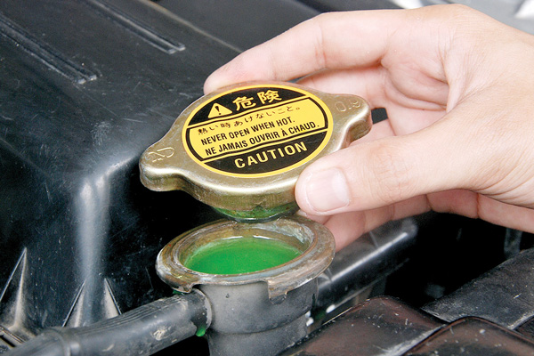 ดูแลรถยนต์ง่าย ๆ ผู้หญิงก็ทำได้