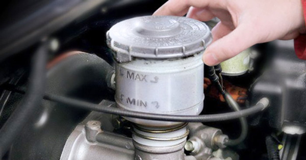 ดูแลรถยนต์ง่าย ๆ ผู้หญิงก็ทำได้