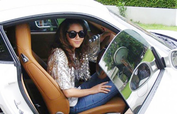 ชมพู อารยา รภหรู