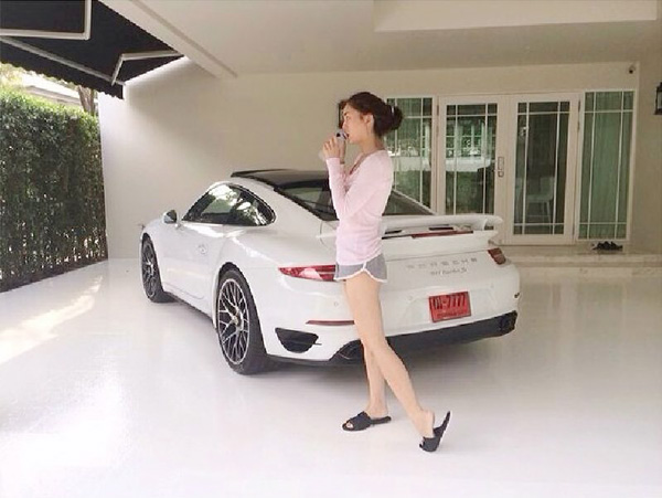 เจนี่ รถหรู