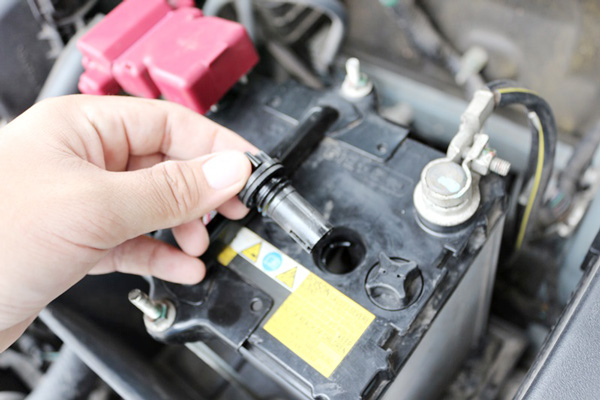 ดูแลรถยนต์ง่าย ๆ ผู้หญิงก็ทำได้