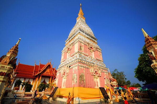 พระธาตุประจำวันคนเกิดวันจันทร์ และวันอังคาร