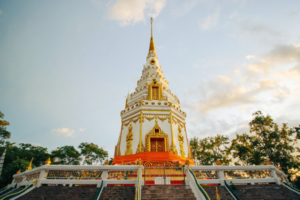 พระธาตุประจำวันคนเกิดวันพุธ(กลางวัน) และพุธ(กลางคืน)