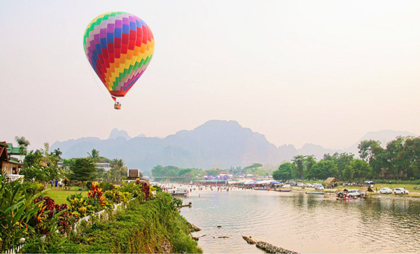 เที่ยว "วังเวียง" แบบเงินในกระเป๋าไม่วังเวง