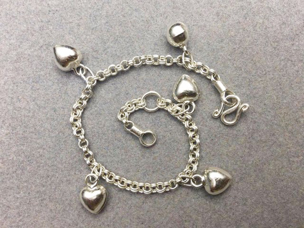 สิ่งของ 5 อย่างห้ามมีไว้ในรถยนต์