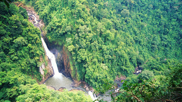 น้ำตกเหวนรก เขาใหญ่