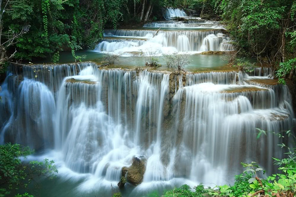 น้ำตกห้วยแม่ขมิ้น จังหวัดกาญจนบุรี