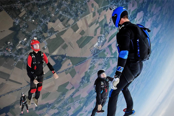 การทำกิจกรรม หรือกีฬาที่มีความเสี่ยงสูง