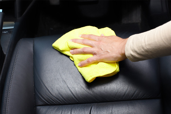 วิธีการรักษาเบาะหนังไม่ให้แตกลายงา