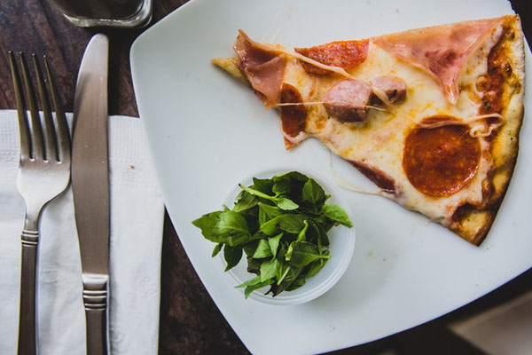 ชอบกินพิซซ่า สมัครบัตรเครดิตที่ไหนดี?