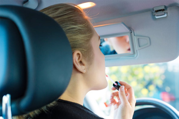 เรื่องอันตรายสำหรับผู้หญิงเวลาขับรถ