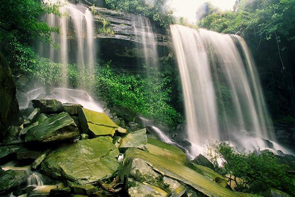 น้ำตกม่านฟ้า