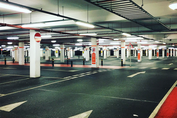 ผู้หญิงควรระวังตัวยังไงในที่จอดรถ?