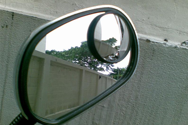 ติดกระจกนูนกระจกมองข้างรถมอเตอร์ไซค์ปลอดภัยกว่า!