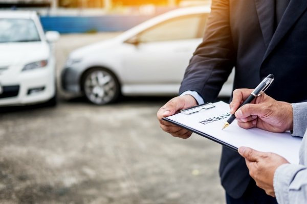 เลือกประกันแบบไหนดี ถ้ารถเกิน 7 ปี?