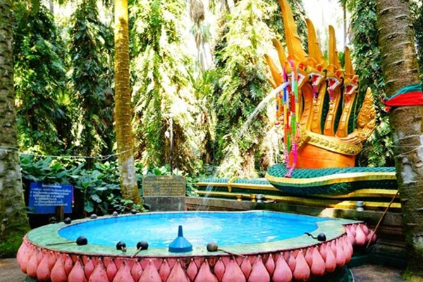 สถานที่ศักดิ์สิทธิ์คำชะโนดดินแดนพญานาค