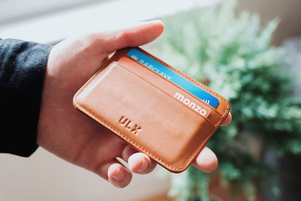 ซื้อของด้วยบัตรเครดิตหรือบัตรเดบิตดี?