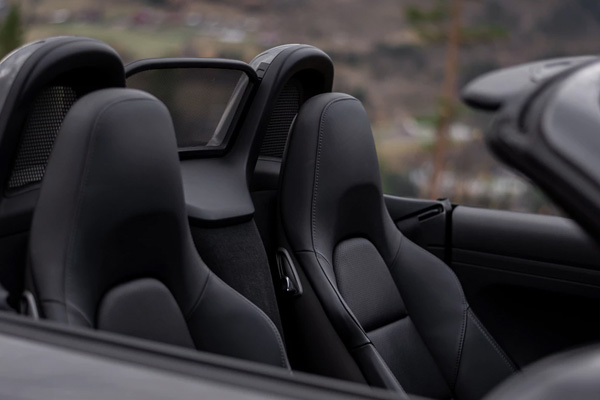 รถเราใช้เบาะหนัง หรือเบาะผ้าดีกว่ากันนะ?