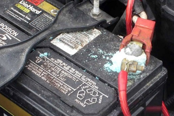 ขี้เกลือขึ้นแบตเตอรี่รถทำยังไง?