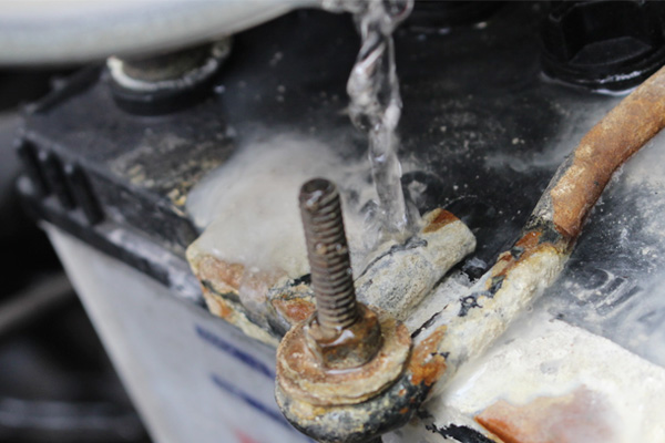 ขี้เกลือขึ้นแบตเตอรี่รถทำยังไง?