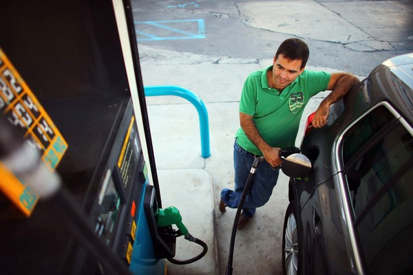 รถยนต์เครื่องเบนซิน กับ ดีเซล ต่างกันยังไง?