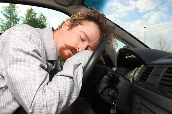 ติดเครื่องรถยนต์นอน อันตรายหรือไม่?