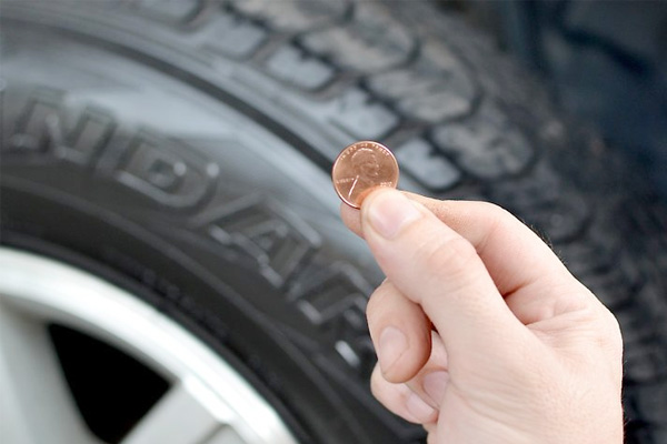 ฝนตกถนนลื่น ต้องดูแลล้อรถยนต์อย่างไร  