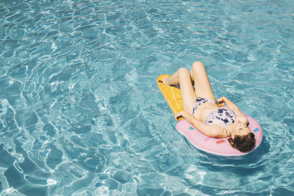 ว่ายน้ำ