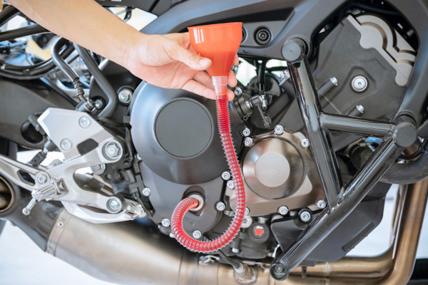 เลือกน้ำมันเครื่องอย่างไร ให้เหมาะกับมอเตอร์ไซค์ของคุณ