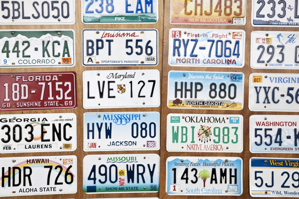 ความหมายของสีป้ายทะเบียนรถยนต์ต่าง ๆ