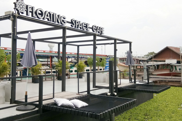 าน Floating Space by on the Boat cafe and co.