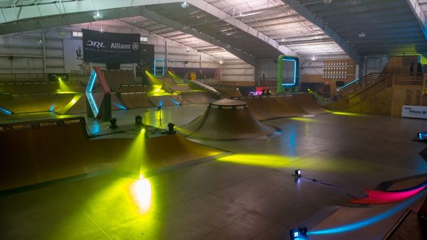 รวบรวมสถานที่จัดการแข่งขันโดรนซิ่ง!