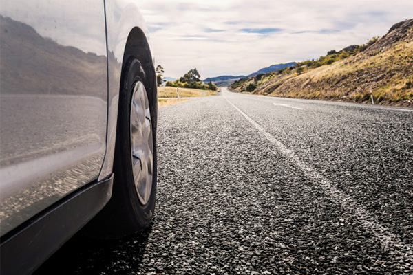 พื้นถนนร้อน ยางรถยนต์