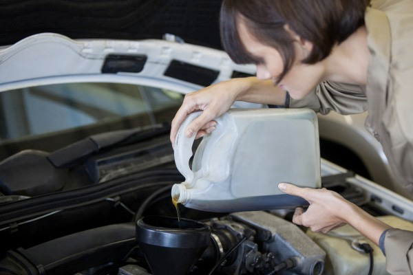 เติมน้ำมันเครื่องเกินขีดกำหนด จะเป็นไรมั้ย?