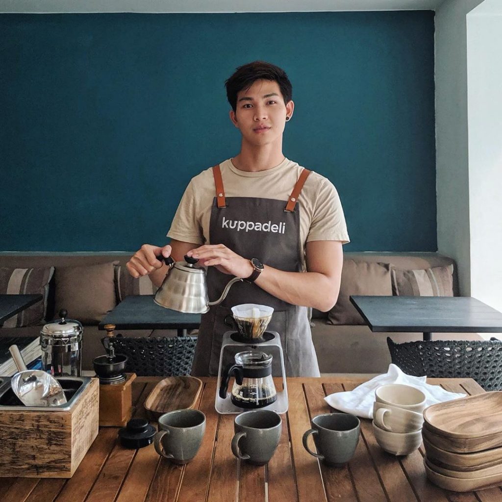 จับตาดู บาริสต้าสุดหล่อ ตัวหอมกลิ่นกาแฟ