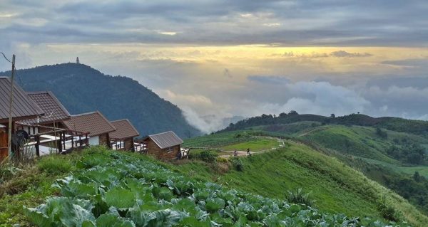 10 ที่เที่ยวหน้าฝน สัมผัสธรรมชาติสุดฟินในเมืองไทย