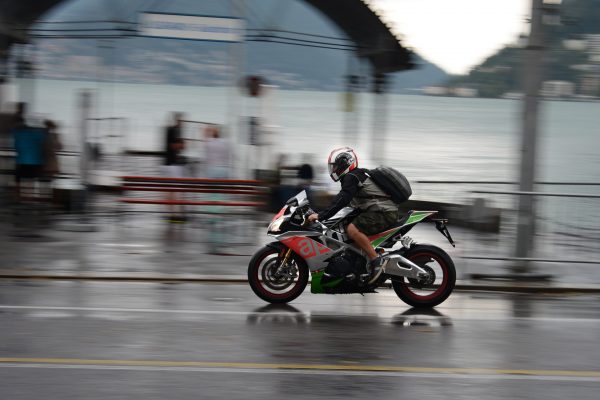 เทคนิคเบรกรถมอเตอร์ไซค์ บนถนนลื่น