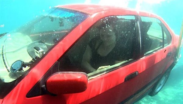 วิธีเอาตัวรอดเมื่อรถตกน้ำ