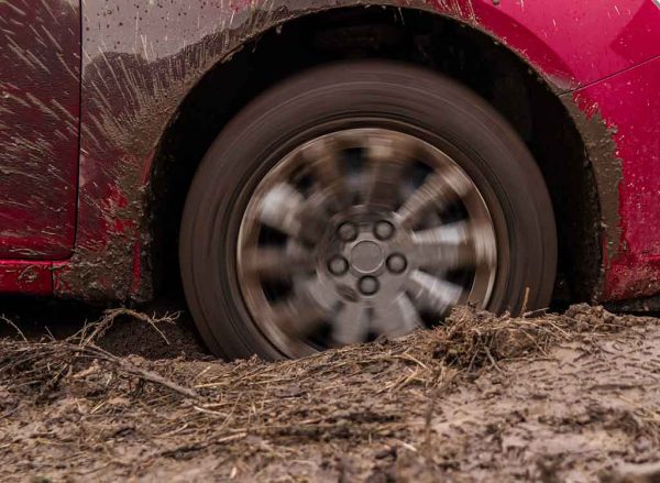 หน้าฝน ลุยโคลน ล้างยังไงถึงสะอาดหมดจด