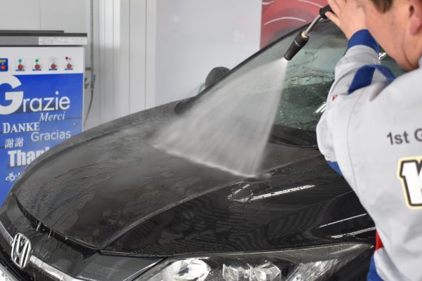 หน้าฝน ลุยโคลน ล้างยังไงถึงสะอาดหมดจด