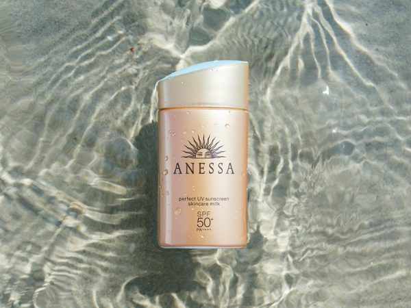 มั่นหน้าท้าแดดกับ 5 ครีมกันแดด ราคาน่าคบ