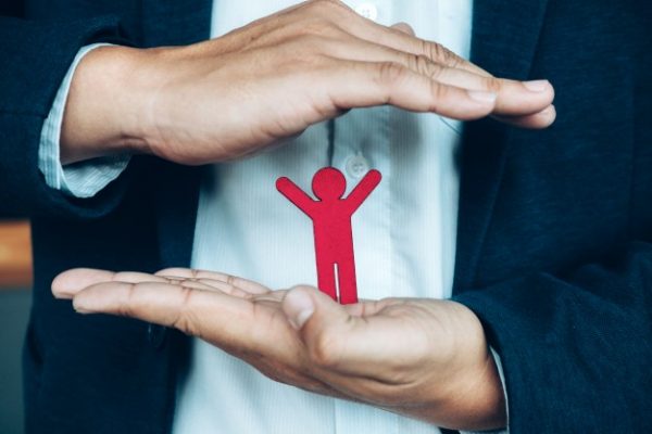 ออมเงินแบบไหนดี ระหว่าง "ฝากประจำ" กับทำ "ประกันออมทรัพย์"