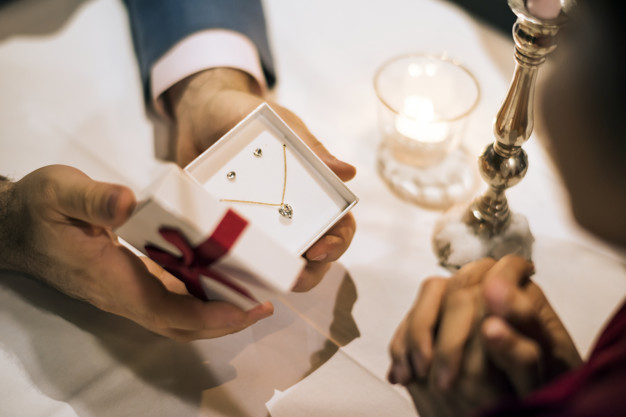 ซื้อของขวัญปีใหม่อะไรให้คนที่เรารักดี