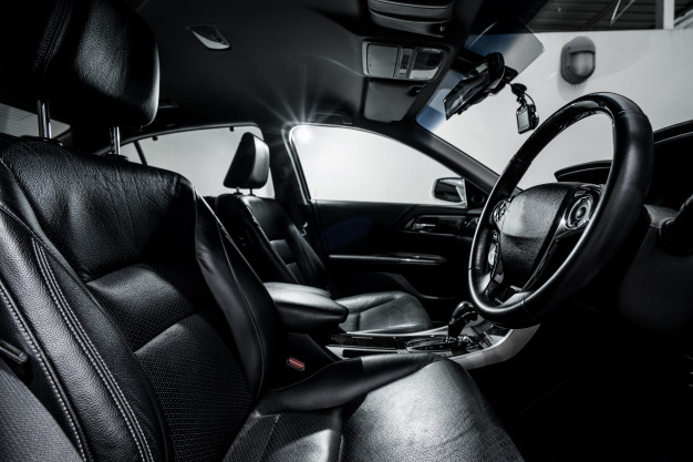 ดูแลเบาะหนังรถยนต์อย่างไรให้ดูใหม่ เงาวับ 